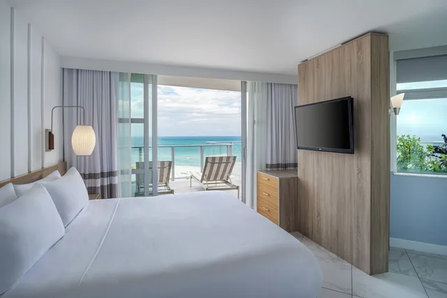 1 Bedroom, Premium, Suite, King Bed, Ocean Front, Sofa, Cadillac Hotel & Beach Club, Autograph Collection 3/4