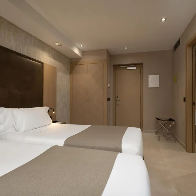 غرفة بسرير مزدوج أو سريرين منفصلين، Gran Hotel Barcino 6/10
