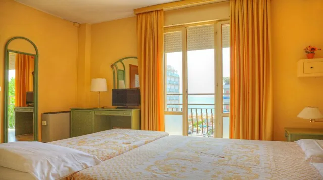 غرفة ثلاثية بسرير مزدوج وسرير فردي، Amalfi 1/6