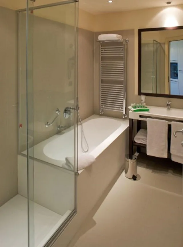 جناح جونيور، Grand Hotel Mattei 4/6
