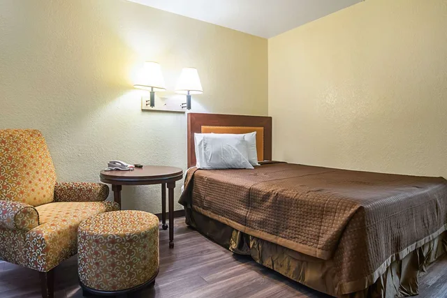 غرفة بسرير مزدوج، Rodeway Inn Kissimmee Maingate West 2/3