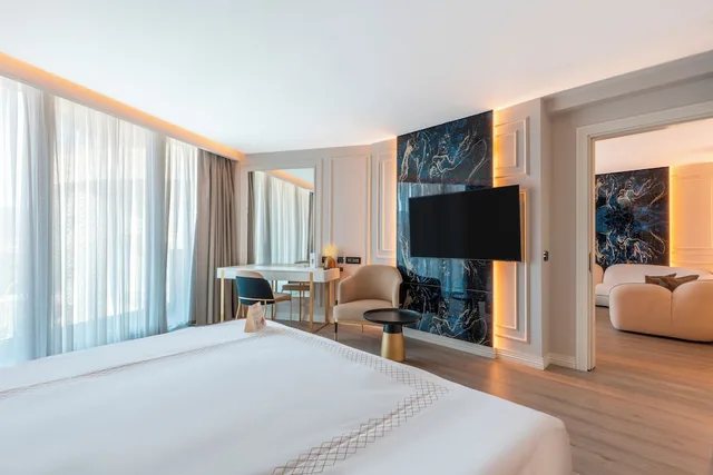جناح جونيور بسرير كينج بإطلالة على الحديقة بشرفة، Qlusive Hotel 3/5