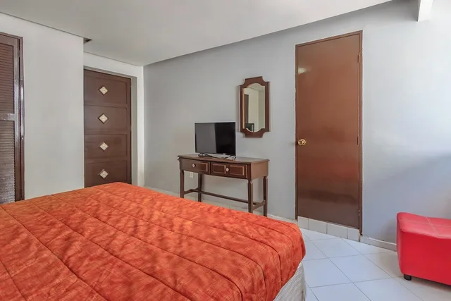 غرفة سوبيريور بسرير مزدوج، Capital O Hotel Colon Express Guadalajara 2/6