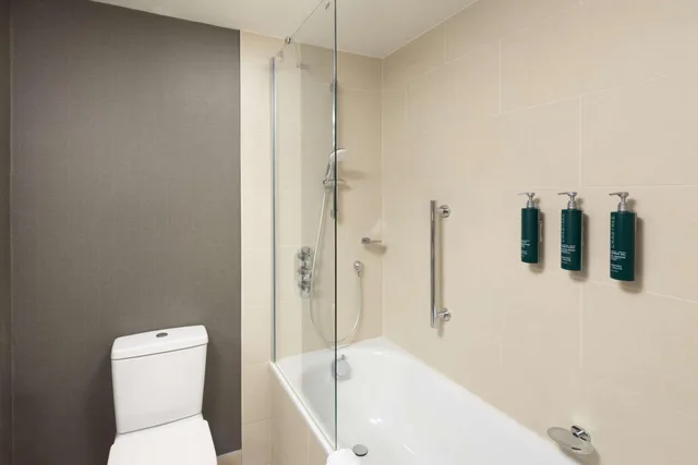 غرفة سوبيريور بسرير كينج وسرير كوين، DoubleTree by Hilton Luxembourg 7/10