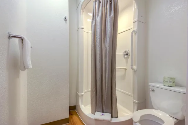 غرفة قياسية بسرير كوين، Motel6 Oceanside, CA 7/10