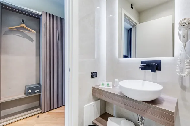 Standard double french bed, Best Western Plus Hotel Plaza 9/10