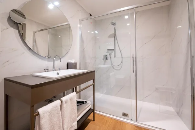 Deluxe, Double Bed, Side Sea View, Patio، Grand Hotel Torre Fara 3/3