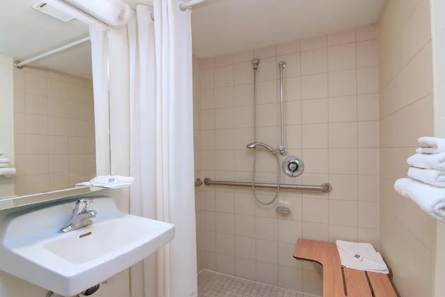 غرفة رباعية، Motel6 Tempe, AZ - Broadway - ASU 9/10