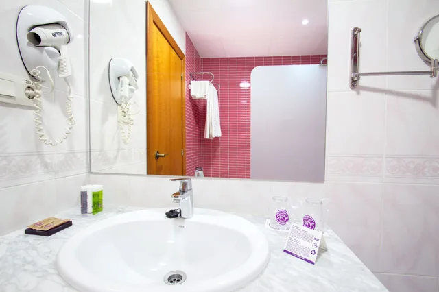 غرفة بأربعة أسرّة بشرفة، Hotel Servigroup La Zenia 9/10