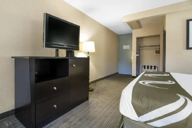 غرفة ديلوكس بسرير كوين لذوي الإعاقة، Quality Inn & Suites Charleston - Civic Center 1/4