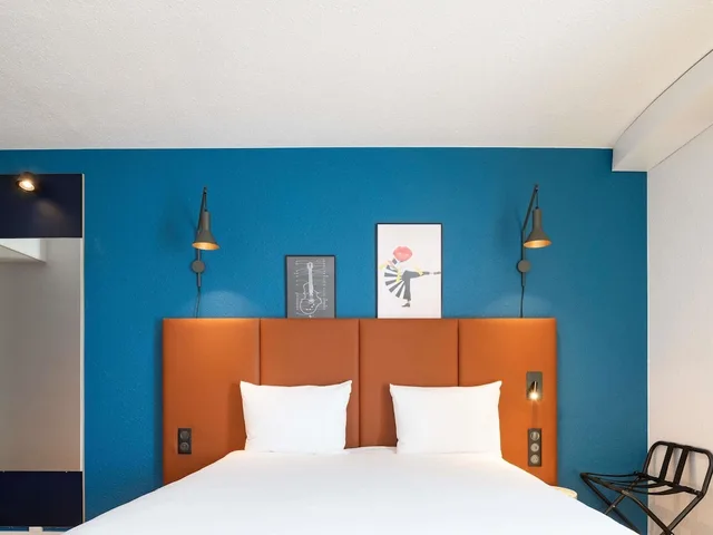 Standard, Double Bed, Harbour View, Ibis Bayeux Port En Bessin 3/8