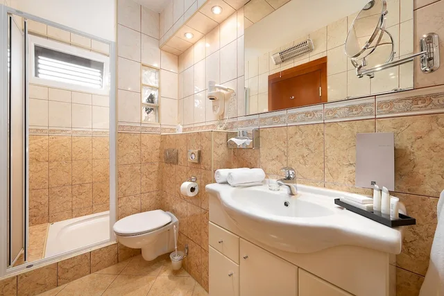 Family Suite, 2 Double Beds, Sea View, 2 Bathrooms, Sofa، Villa Andrea 3/3