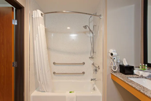 Standard, 2 Queen Beds, Hampton Inn by Hilton North Hollywood 2/2