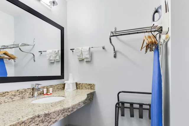 غرفة بسرير كينج، OYO Hotel Ingleside TX 7/7