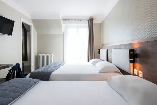 غرفة سوبيريور ثلاثية بسرير مزدوج وسرير فردي، Hotel Ambassadeur Paris 2/9