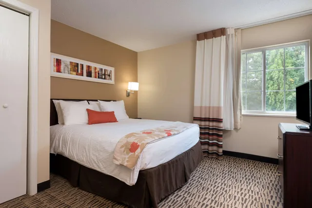غرفة قياسية بسرير كوين، MainStay Suites Northbrook Wheeling 2/4