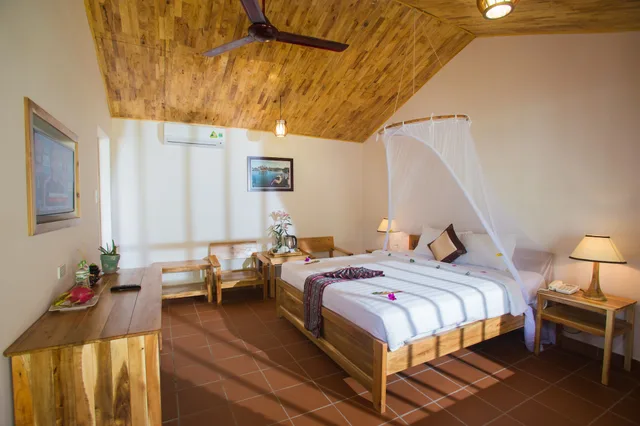 بنغل سوبيريور بسرير كينج بإطلالة على الحديقة، La Mer Resort 3/10