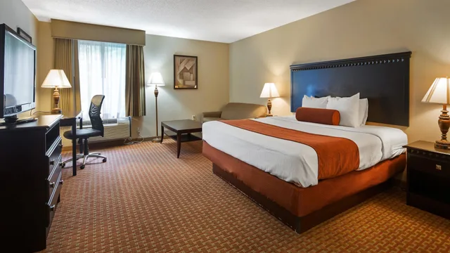 غرفة قياسية بسرير كينج، Best Western Plus Hopewell Fort Lee 1/4