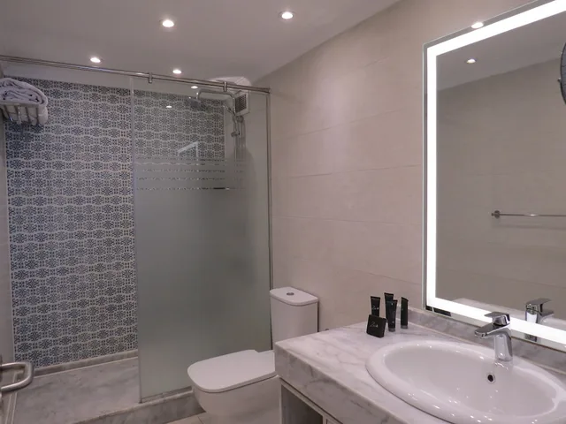 Imperial, Deluxe, Suite, 1 Queen and 1 Single Bed, River View، Cairo World Trade Center Hotel and Residences 2/4