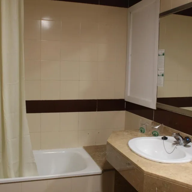 غرفة بسريرين منفصلين بشرفة، Hotel Esplendid 6/8