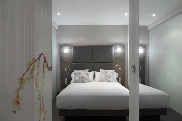 غرفة رباعية بسريرين منفصلين وسرير بطابقين، Petit Palace Posada Del Peine 3/6