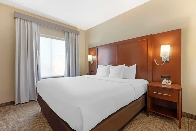 جناح بسرير كينج، Comfort Suites West Dallas Cockrell Hill 1/3