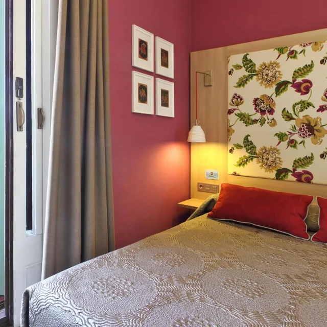 غرفة بسرير مزدوج أو سريرين منفصلين بإطلالة، Hotel Ginebra 5/8