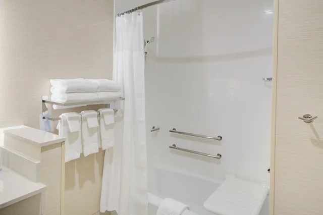 جناح تنفيذي بسريرين كوين مع أريكة، FAIRFIELD INN & SUITES DETROIT CANTON 2/2
