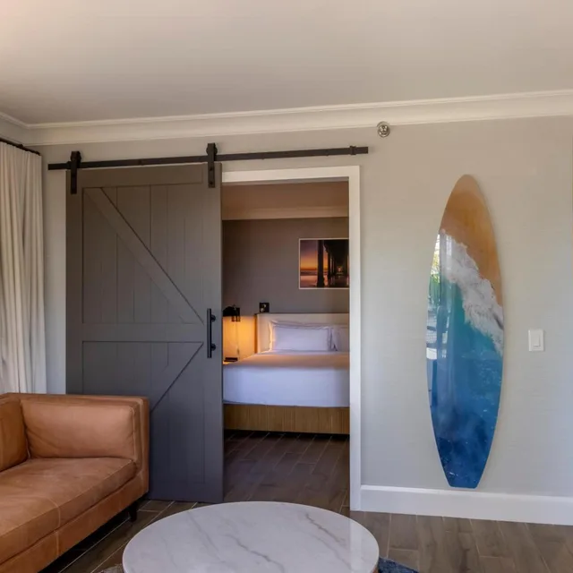 1 Bedroom, Tower, Huntington, Suite, Ocean Front، The Waterfront Beach Resort, a Hilton Hotel 2/5