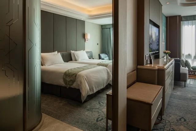 Superior Garden View Twin Room, Oriental Riverside Hotel Shanghai International Convention Center 5/5
