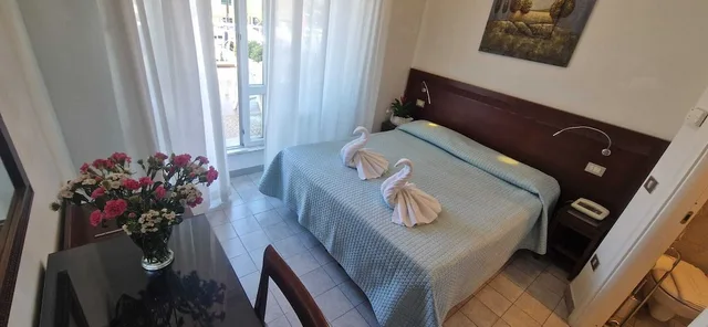 غرفة ثلاثية بسرير كوين وسرير فردي، Hotel Dora 1/6