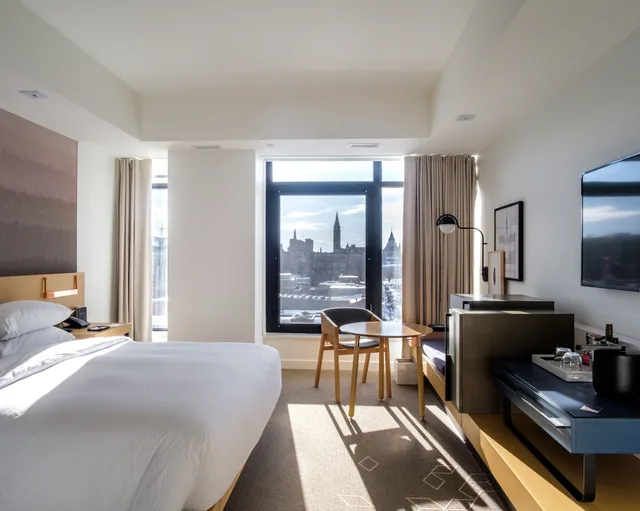 غرفة بسريرين كوين بإطلالة، Andaz Ottawa Byward Market A Concept By Hyatt 3/7