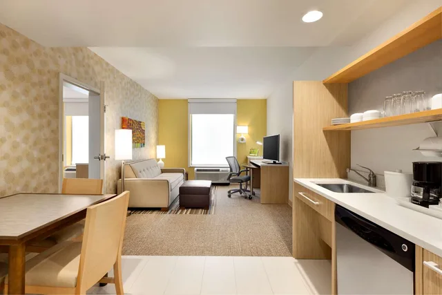 Suite, King Bed, Partial Gulf View, Accessible، Home2 Suites By Hilton Destin Fl 3/3