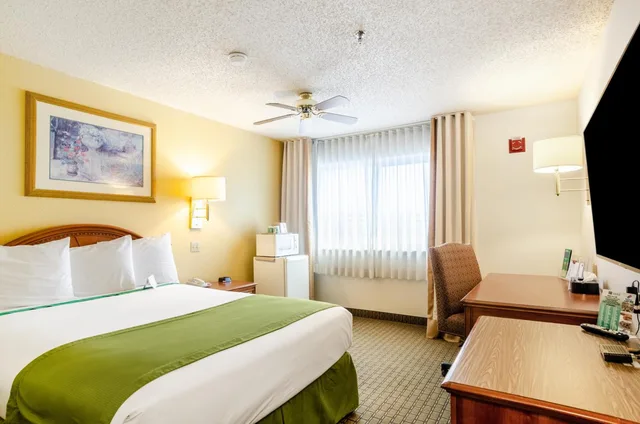جناح بسرير كينج، GuestHouse Inn and Suites Cheyenne 2/6
