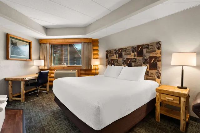 غرفة بسرير كينج بحوض جاكوزي لذوي الإعاقة، Best Western Northwoods Lodge 1/3