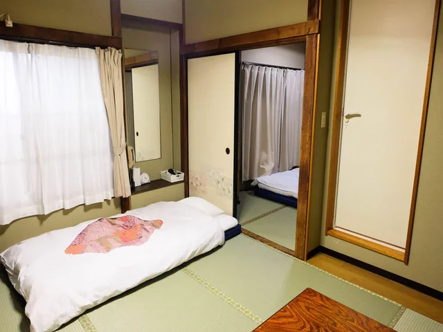 غرفة يابانية ثلاثية بفراش فوتون، Ryokan Katsutaro 1/1