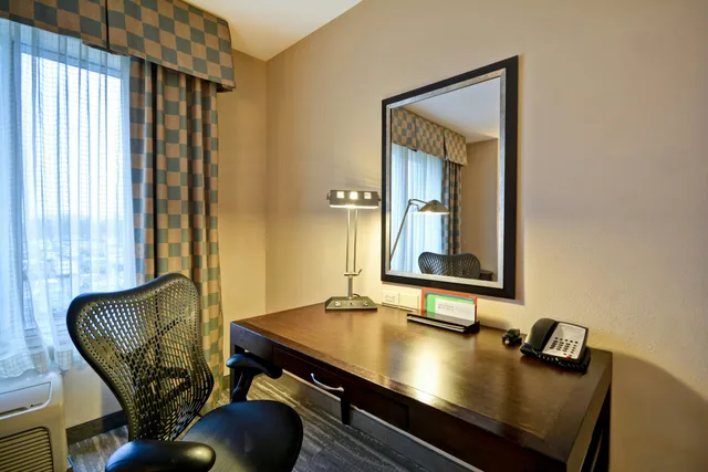 غرفة بسرير كينج، Hilton Garden Inn Ridgefield Park 4/4