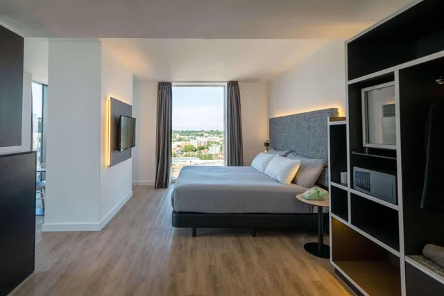 Connecting, Town House، Innside by Melia Liverpool 1/2