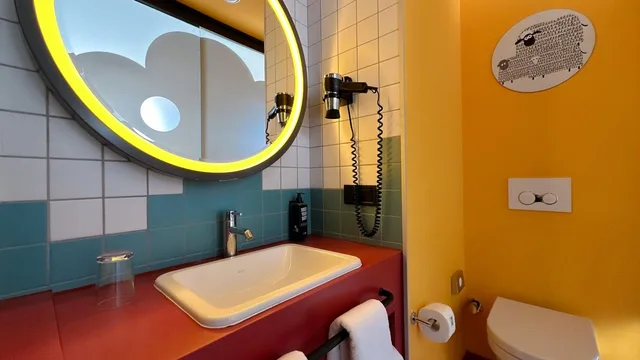 جناح بسرير كوين بشرفة، Ibis Styles Tbilisi Center 9/10