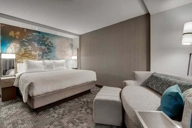 جناح تنفيذي بسرير كينج مع أريكة، Courtyard Ardmore 1/2