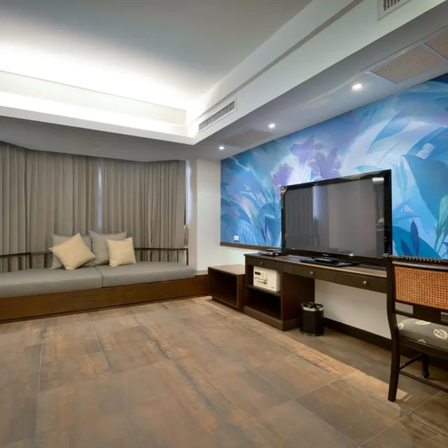جناح جونيور، The Grand Sathorn 6/8