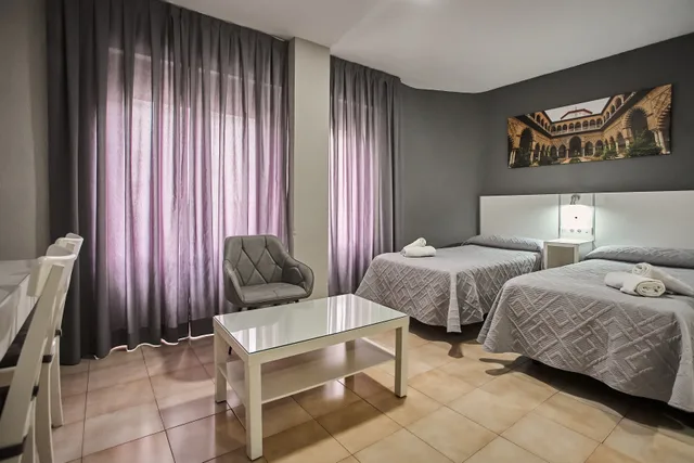 غرفة قياسية بسريرين منفصلين، Resitur Apartamentos Turisticos En Seville 4/7