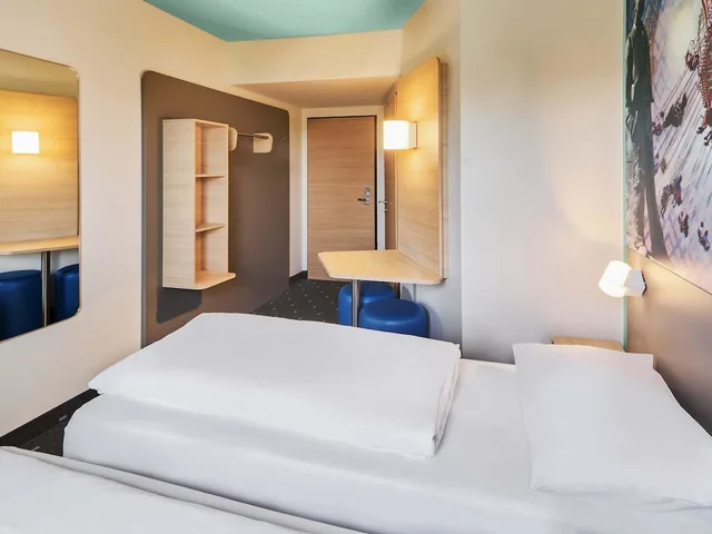 Room, Twin Beds, B&B Hotel Darmstadt 1/5