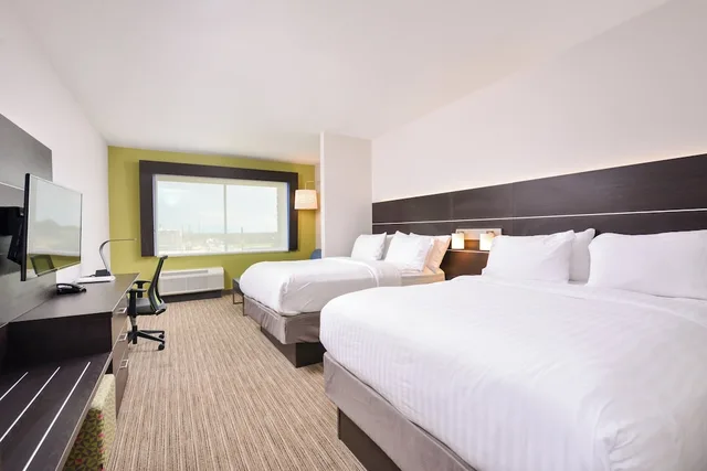 جناح بسريرين كوين مع أريكة لذوي الإعاقة، Holiday Inn Express Donaldsonville 1/3