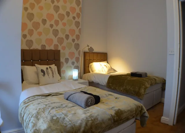 غرفة بسريرين منفصلين، Queen's Guesthouse 1/5