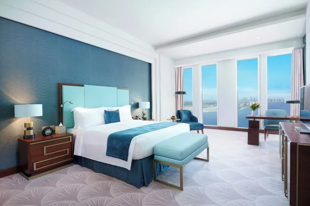 غرفة ديلوكس بسرير كينج بإطلالة على البحر، Wyndham Grand Doha West Bay Beach 3/4