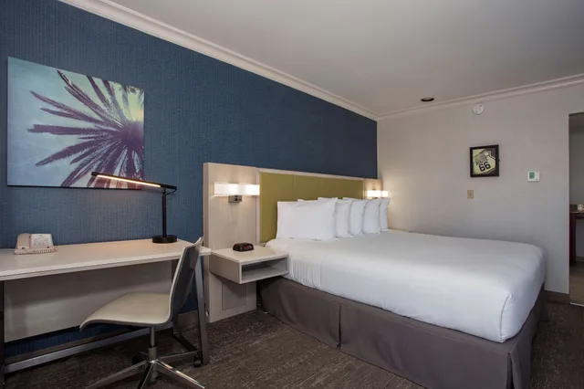غرفة قياسية بسرير كينج، Surestay Hotel By Best Western Santa Monica 6/10