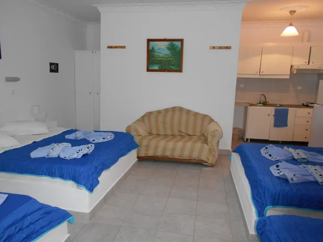 1 Bedroom, Superior, Studio, 4 Queen Beds, Balcony, Garden Area، Kapetanios Studios 2/2