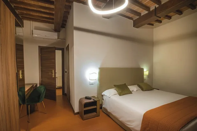 غرفة ثلاثية بسرير مزدوج مع أريكة، Hotel Villa Montegranelli 2/10