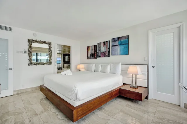 2 Bedrooms, Condo, Resort, 1 King and 2 Double Beds, 1 King and 1 Single Beds, Ocean Front, 1.5 Bathrooms, Sauna، The Alexander All Suite Oceanfront Resort 1/4